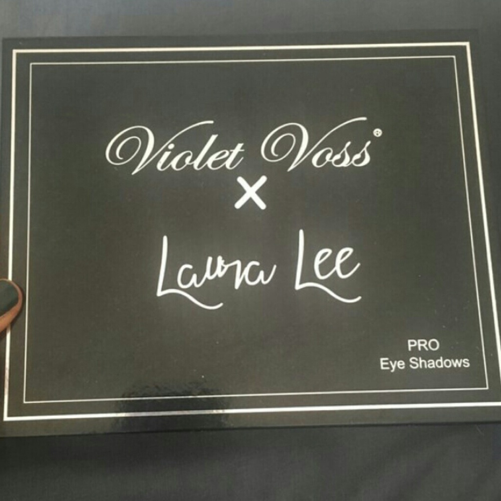 Violet Voss X Laura Lee palette